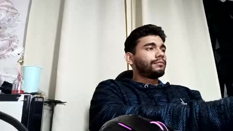 Snapshot of sack_rojas chatting on December 6, 8:37 am Sack online show from December 6, 8:37 am