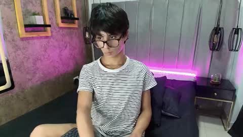 Santi online show from April 9, 12:33 pm