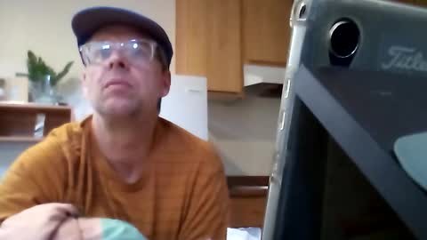 salis1981 online show from November 1, 10:25 pm