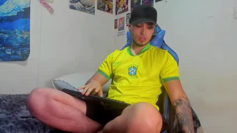 Snapshot of salvatore_dereck chatting on October 18, 1:43 am online show from October 18, 1:43 am