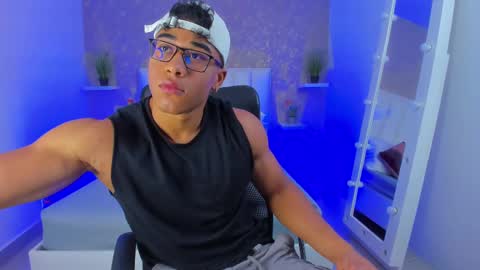 Snapshot of sam_rouge chatting on February 19, 8:31 pm sam_rouge online show from February 19, 8:31 pm