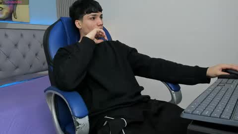 Sam online show from April 25, 1:41 pm