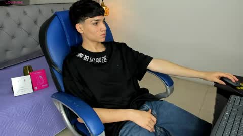 Sam online show from April 14, 3:55 pm