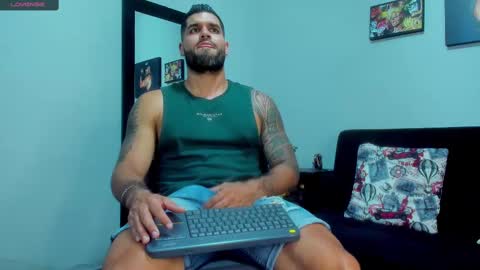 Snapshot of samir_hazard chatting on March 6, 2:19 am samir_hazard online show from March 6, 2:19 am