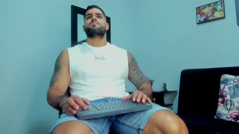 Snapshot of samir_hazard chatting on February 1, 10:34 pm samir_hazard online show from February 1, 10:34 pm