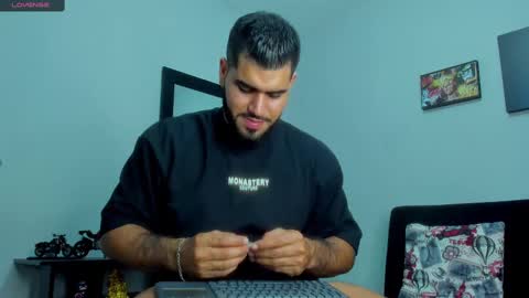 Snapshot of samir_hazard chatting on February 28, 12:32 am samir_hazard online show from February 28, 12:32 am
