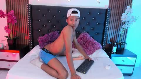 Snapshot of sammyyadams_ chatting on September 16, 11:27 pm sammyyadams_ online show from September 16, 11:27 pm