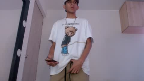 Snapshot of samuel_suarez chatting on December 7, 9:00 pm online show from December 7, 9:00 pm