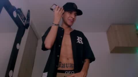 Snapshot of samuel_suarez chatting on January 14, 1:04 am online show from January 14, 1:04 am