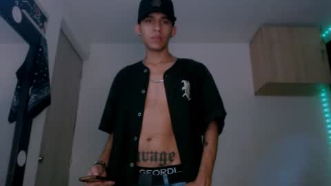 Snapshot of samuel_suarez chatting on January 22, 4:23 am online show from January 22, 4:23 am