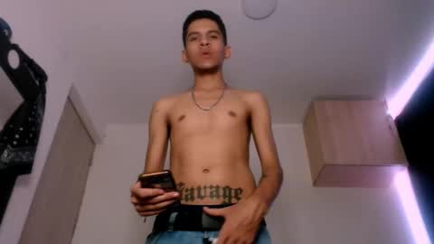 Snapshot of samuel_suarez chatting on March 6, 3:02 am online show from March 6, 3:02 am
