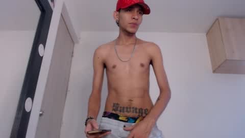 Snapshot of samuel_suarez chatting on December 5, 5:51 pm online show from December 5, 5:51 pm