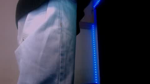 Snapshot of samuel_suarez chatting on December 29, 3:00 am online show from December 29, 3:00 am