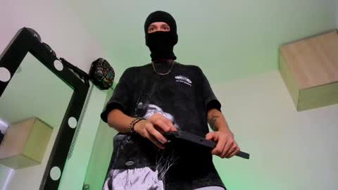 Snapshot of samuel_suarez chatting on September 17, 9:05 pm online show from September 17, 9:05 pm