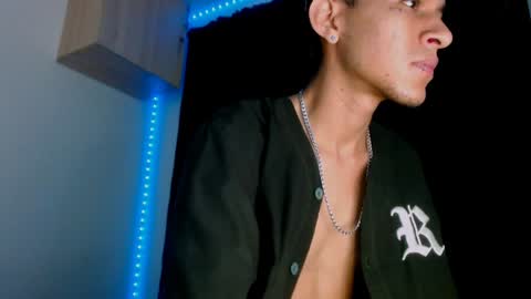 Snapshot of samuel_suarez chatting on December 5, 6:43 am online show from December 5, 6:43 am