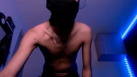 Snapshot of samuel_suarez chatting on February 12, 1:41 am online show from February 12, 1:41 am