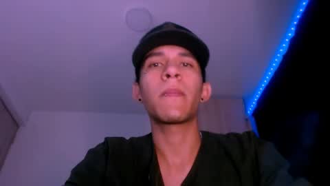 Snapshot of samuel_suarez chatting on February 19, 1:40 am online show from February 19, 1:40 am