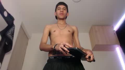 Snapshot of samuel_suarez chatting on March 11, 1:26 am online show from March 11, 1:26 am
