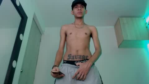 Snapshot of samuel_suarez chatting on December 2, 9:55 am online show from December 2, 9:55 am
