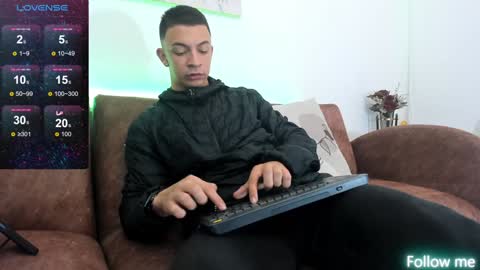 Snapshot of samuel_up chatting on January 24, 4:05 am Samuel online show from January 24, 4:05 am