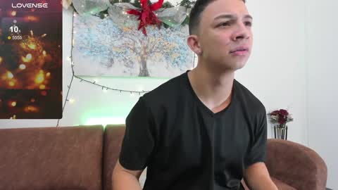 Snapshot of samuel_up chatting on December 20, 8:23 pm Samuel online show from December 20, 8:23 pm