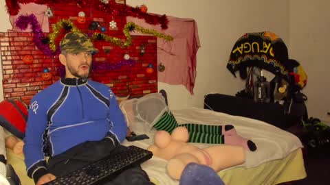 Snapshot of samuraijiu chatting on December 12, 1:43 am samuraijiu online show from December 12, 1:43 am