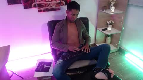Snapshot of sander_ath chatting on October 25, 10:22 pm Sander online show from October 25, 10:22 pm