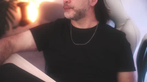 Snapshot of sanders_white chatting on March 3, 5:02 pm Sanders online show from March 3, 5:02 pm