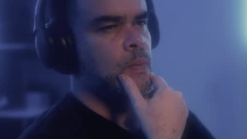 Sanders online show from April 23, 5:12 am