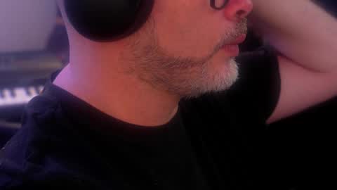 Snapshot of sanders_white chatting on September 15, 12:02 am Sanders online show from September 15, 12:02 am