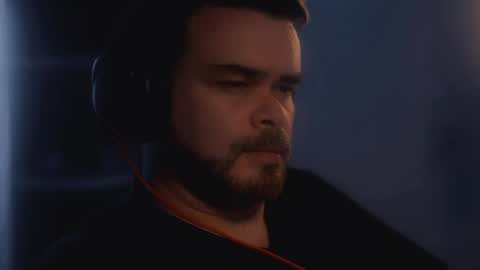 Sanders online show from April 30, 2:40 am