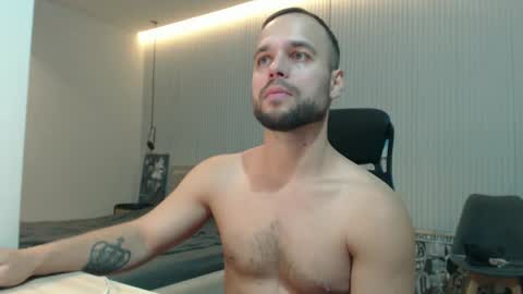 Snapshot of sandro_best chatting on October 4, 1:16 pm DeAlex online show from October 4, 1:16 pm