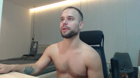 Snapshot of sandro_best chatting on October 3, 12:21 pm DeAlex online show from October 3, 12:21 pm