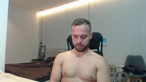 Snapshot of sandro_best chatting on October 16, 11:18 am DeAlex online show from October 16, 11:18 am