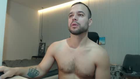 Snapshot of sandro_best chatting on October 11, 9:24 am DeAlex online show from October 11, 9:24 am