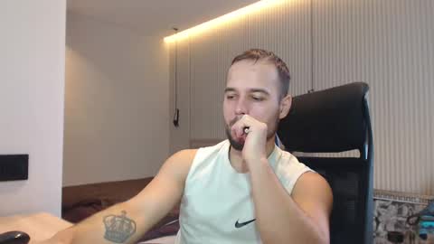 Snapshot of sandro_best chatting on February 4, 11:27 am DeAlex online show from February 4, 11:27 am