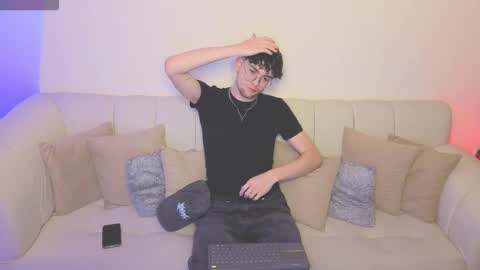 Snapshot of sandro_vitali chatting on October 12, 10:15 pm sandro_vitali online show from October 12, 10:15 pm