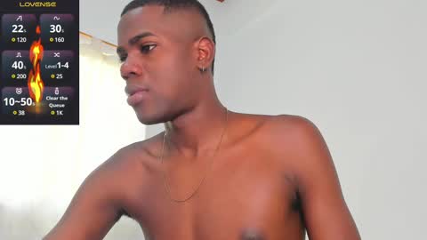 Snapshot of santi_brown1 chatting on March 8, 6:46 pm Santibrown online show from March 8, 6:46 pm