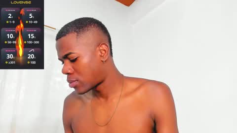 Snapshot of santi_brown1 chatting on March 9, 10:52 pm Santibrown online show from March 9, 10:52 pm