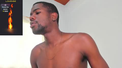 Snapshot of santi_brown1 chatting on March 4, 5:56 pm Santibrown online show from March 4, 5:56 pm