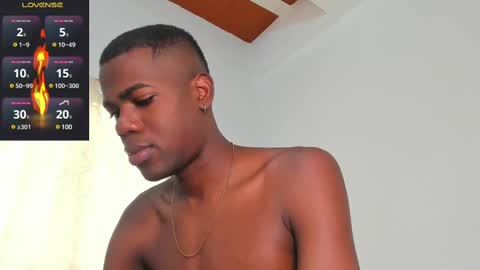 Snapshot of santi_brown1 chatting on March 10, 7:40 pm Santibrown online show from March 10, 7:40 pm