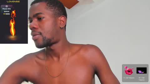 Snapshot of santi_brown1 chatting on February 27, 6:53 pm Santibrown online show from February 27, 6:53 pm