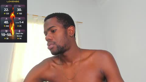 Snapshot of santi_brown1 chatting on February 5, 8:46 pm Santibrown online show from February 5, 8:46 pm