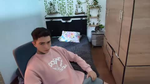 santi_ss online show from May 15, 2:14 pm