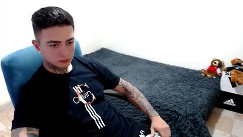 Snapshot of santi_ss chatting on October 20, 12:58 am santi_ss online show from October 20, 12:58 am