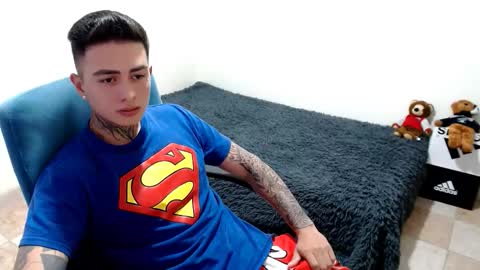Snapshot of santi_ss chatting on October 16, 7:44 pm santi_ss online show from October 16, 7:44 pm