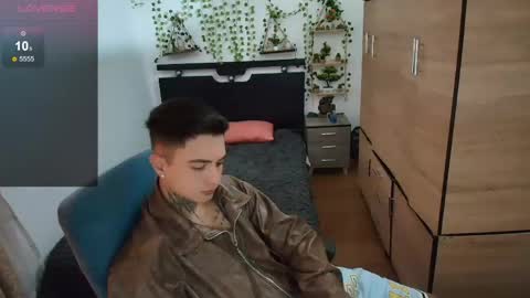 santi_ss online show from April 20, 2:19 pm