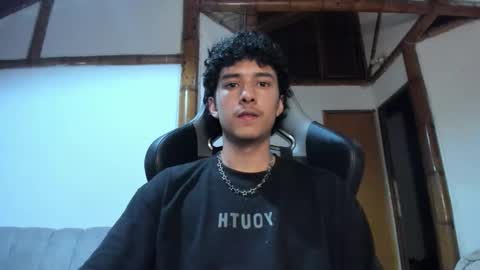 santi_twink19 online show from February 16, 5:38 am