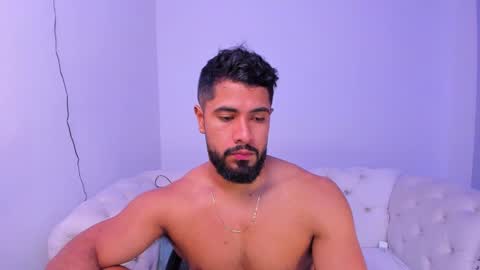Snapshot of santiago_huntt chatting on December 14, 12:44 pm santiago_huntt online show from December 14, 12:44 pm