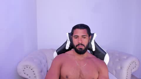 santiago_huntt online show from October 19, 3:59 pm